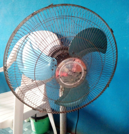 a-used-fan-for-sale-it-stopped-rolling-it-needs-repair-the-coil-is-still-intact-big-0